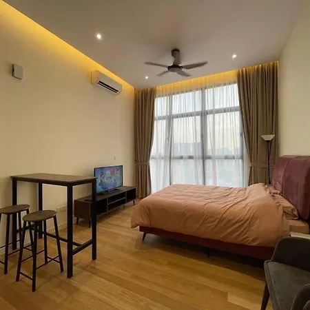 Perfect Fully Furnished Loft For Ladies Or Couples